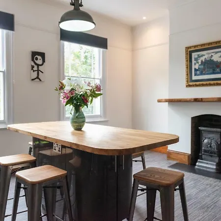 144 Lower Cheltenham Place Гостевой дом Бристоль