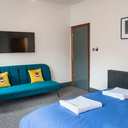 Гостевой дом 144 Lower Cheltenham Place *