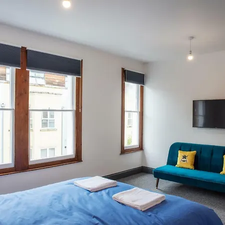 144 Lower Cheltenham Place * Бристоль