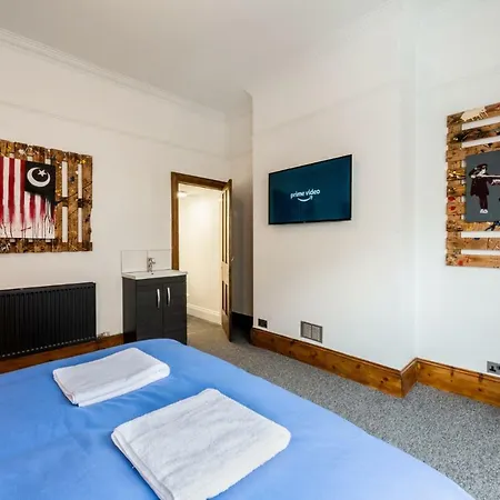 Гостевой дом 144 Lower Cheltenham Place Бристоль