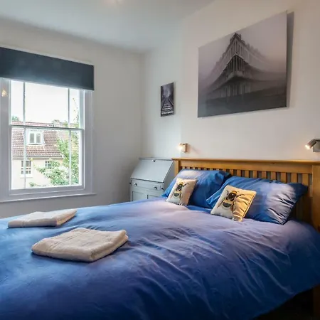 144 Lower Cheltenham Place Гостевой дом Бристоль