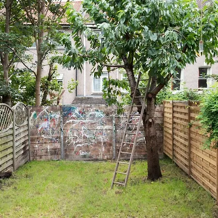 144 Lower Cheltenham Place Гостевой дом