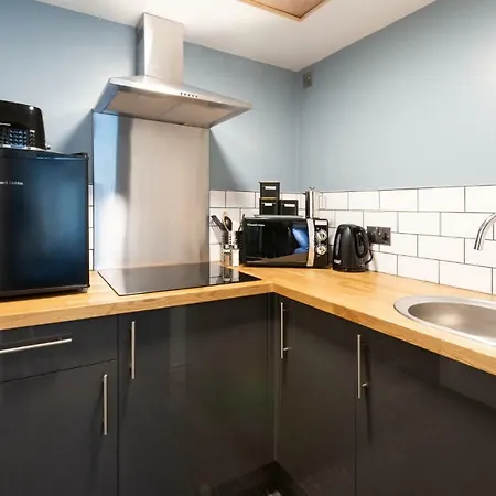 144 Lower Cheltenham Place Гостевой дом