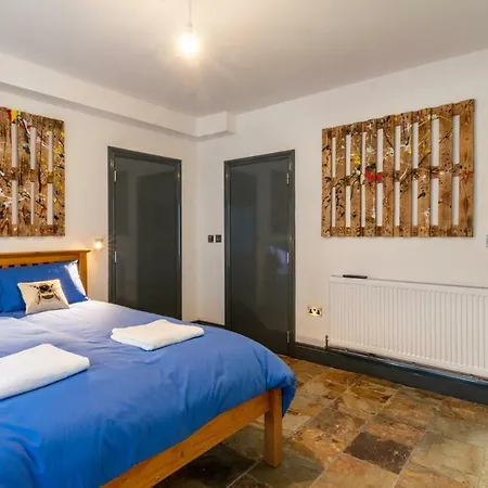 144 Lower Cheltenham Place Гостевой дом