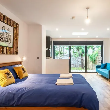 144 Lower Cheltenham Place Гостевой дом *