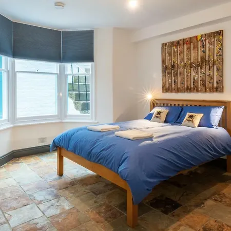 144 Lower Cheltenham Place Гостевой дом Бристоль