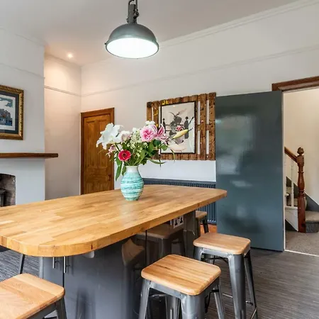 بيت ضيافة 144 Lower Cheltenham Place