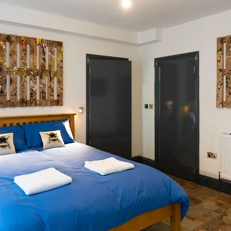 بيت ضيافة 144 Lower Cheltenham Place *