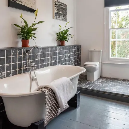 144 Lower Cheltenham Place * ブリストル