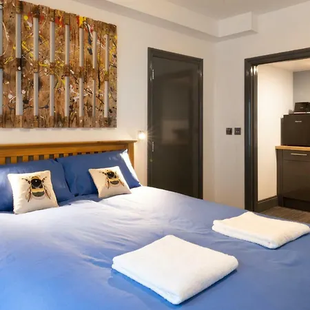 بيت ضيافة 144 Lower Cheltenham Place