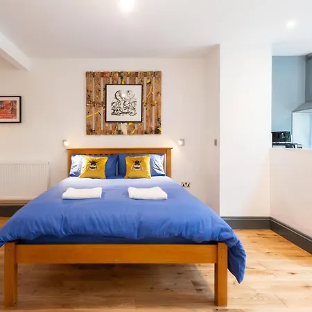 144 Lower Cheltenham Place Μπρίστολ