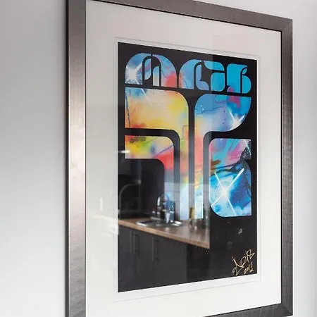 144 Lower Cheltenham Place Guest house *