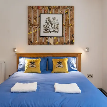 144 Lower Cheltenham Place * ブリストル