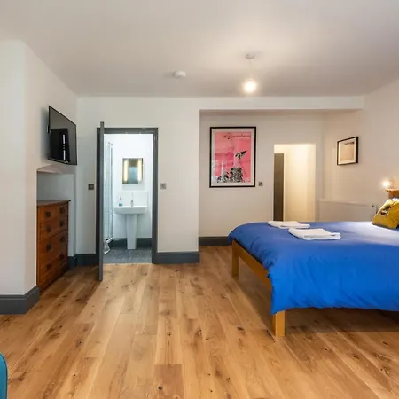 144 Lower Cheltenham Place Penzion *