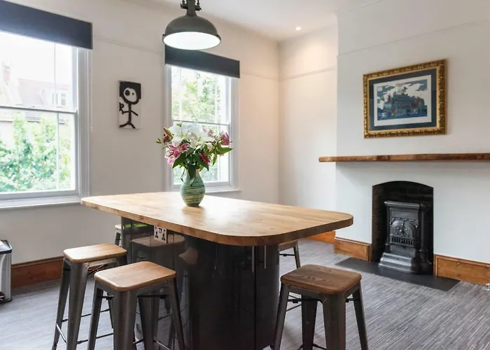 144 Lower Cheltenham Place بيت ضيافة بريستول