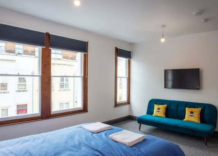 144 Lower Cheltenham Place * بريستول