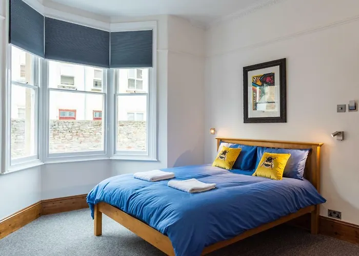 144 Lower Cheltenham Place بريستول