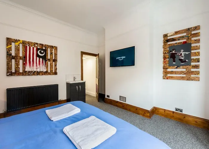 بيت ضيافة 144 Lower Cheltenham Place بريستول