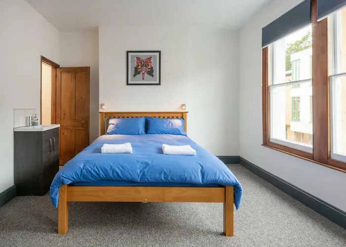 144 Lower Cheltenham Place Гостьовий будинок Бристоль