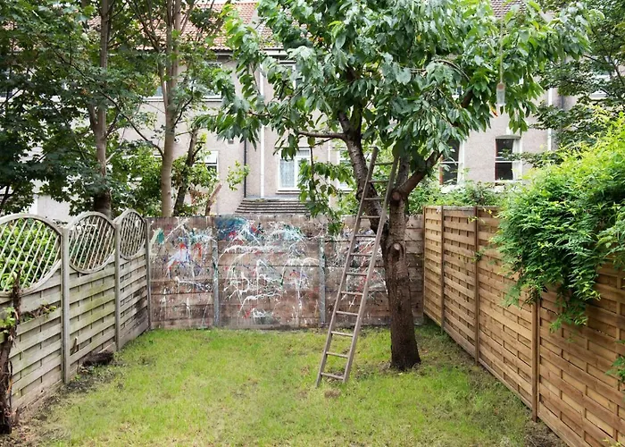 144 Lower Cheltenham Place Πανσιόν