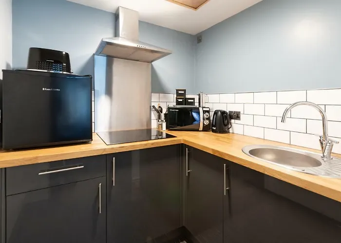 144 Lower Cheltenham Place بيت ضيافة