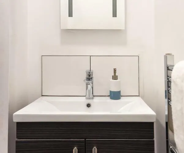 Πανσιόν 144 Lower Cheltenham Place