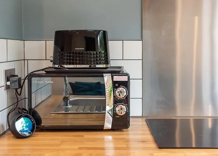 144 Lower Cheltenham Place *