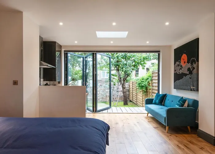 بيت ضيافة 144 Lower Cheltenham Place *