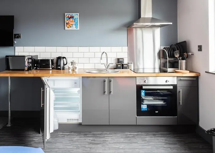 144 Lower Cheltenham Place *