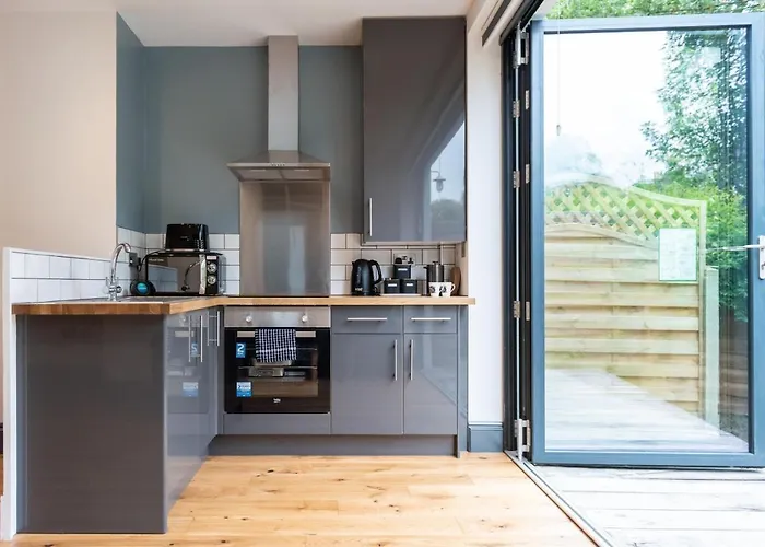 144 Lower Cheltenham Place Penzion