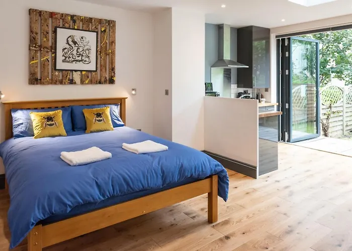 144 Lower Cheltenham Place Penzion *