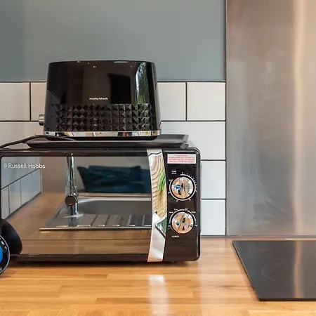 144 Lower Cheltenham Place *