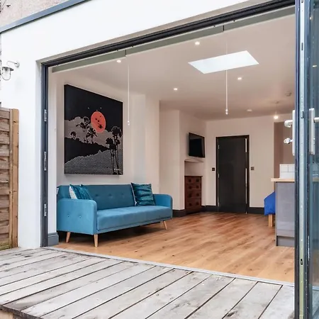 Gasthof 144 Lower Cheltenham Place