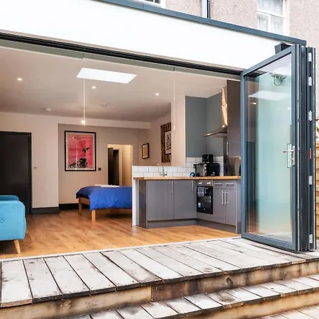 144 Lower Cheltenham Place 게스트하우스 브리스틀