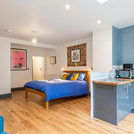 144 Lower Cheltenham Place *