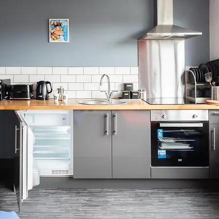 144 Lower Cheltenham Place *