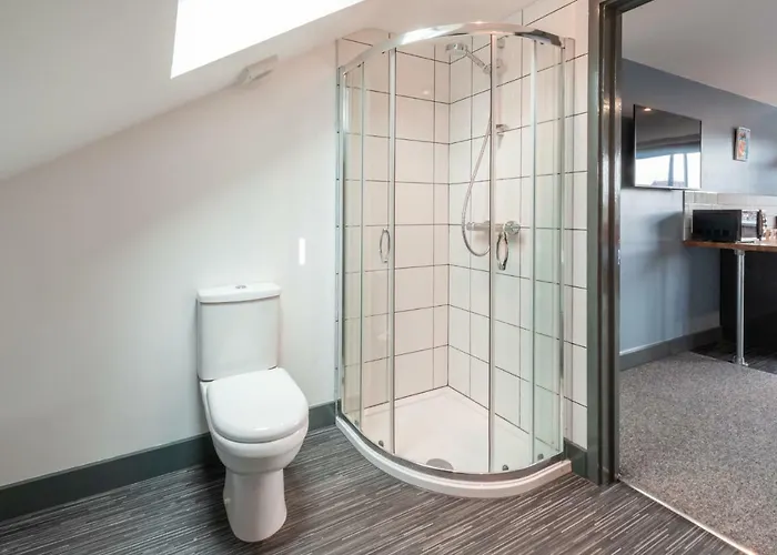 144 Lower Cheltenham Place בית הארחה