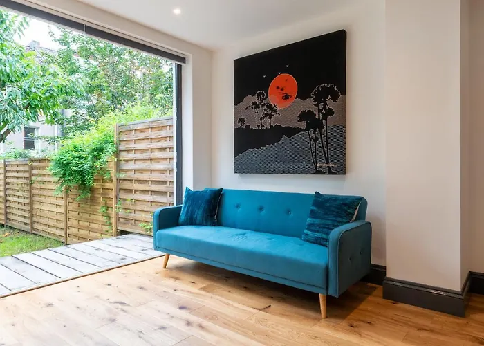 144 Lower Cheltenham Place